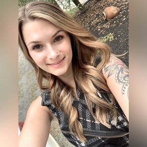 Meet your Posher, Kayla